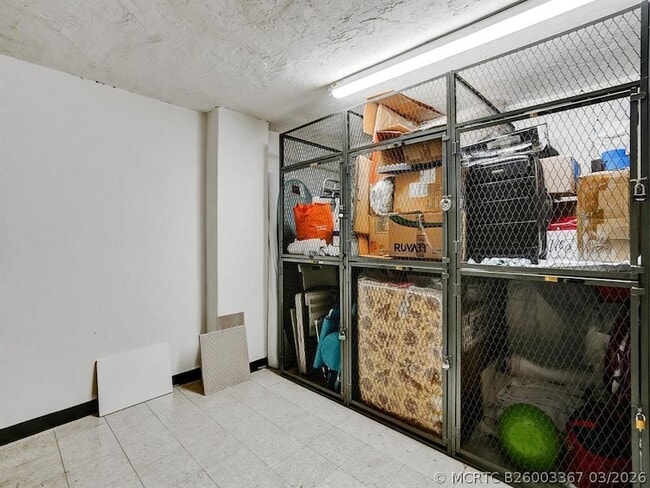 Building Photo - 2500 Parkview Dr