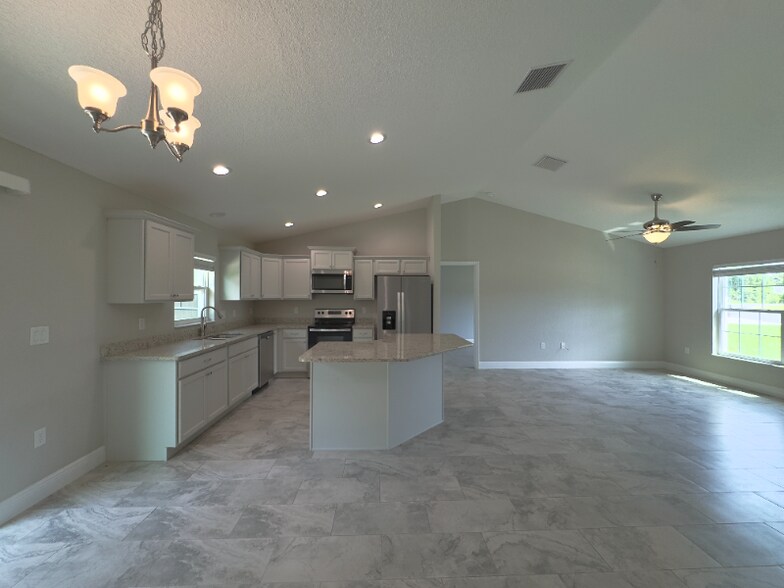 Building Photo - 13682 SW 40th Ave Rd