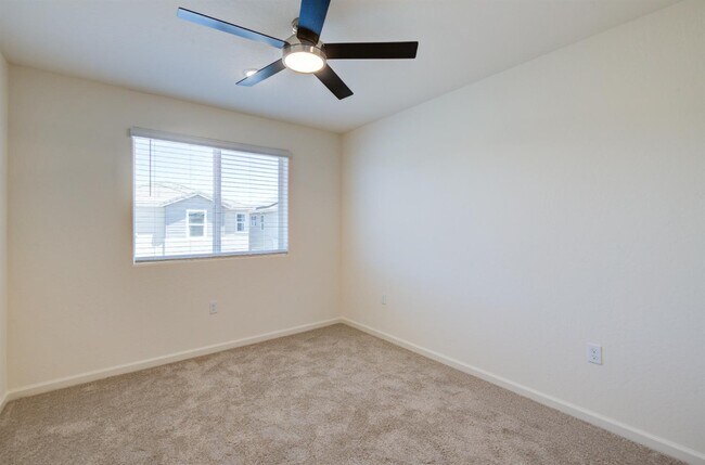 Building Photo - 1498 Vintage Ln