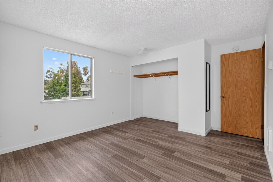 Building Photo - 10332 15th Avenue Ct E