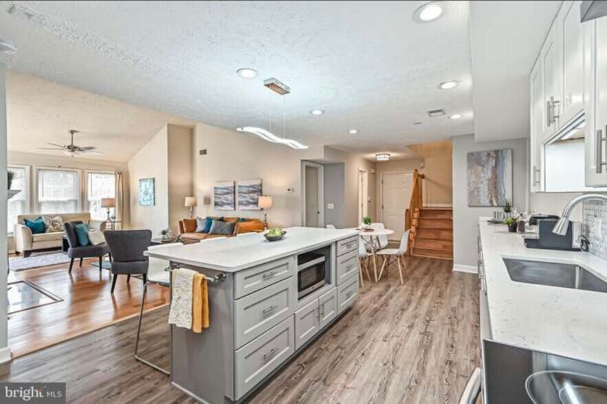 Building Photo - 12001 Ridge Knoll Dr