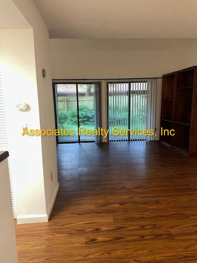 Building Photo - Charming 2 Bedroom, 2 Bath Home Near Veteran’s Park – A Must See!