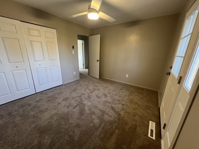 Building Photo - 4765 Nightingale Dr