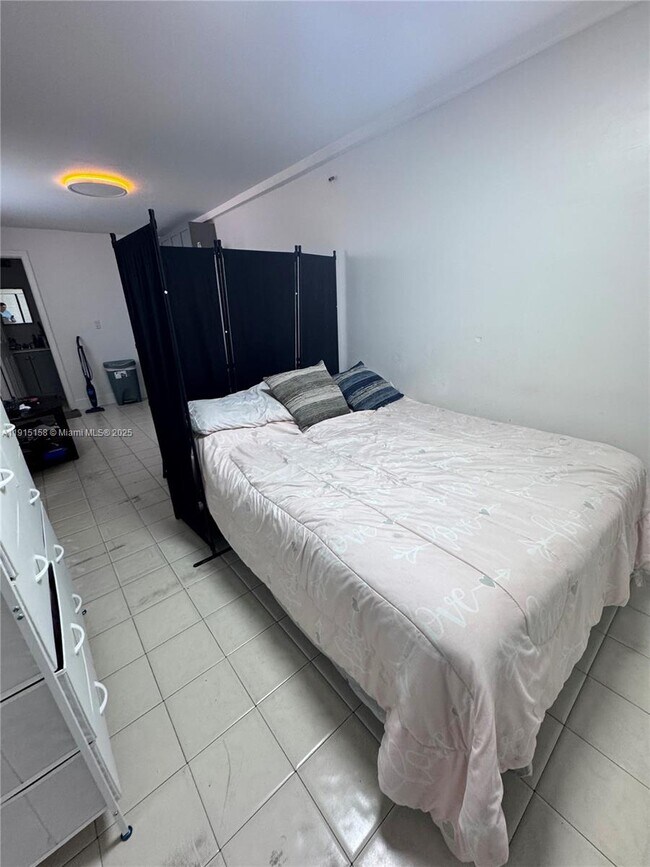 Building Photo - 3315 SW 91 Ave