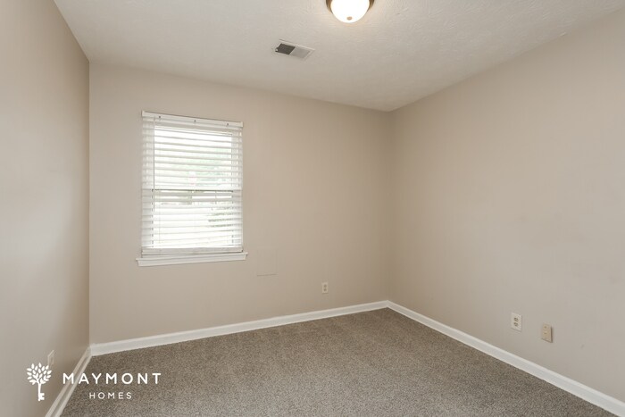 Building Photo - 8 Silverwood Dr