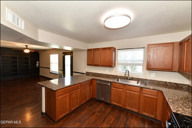 Building Photo - 7065 Falling Leaf Cir