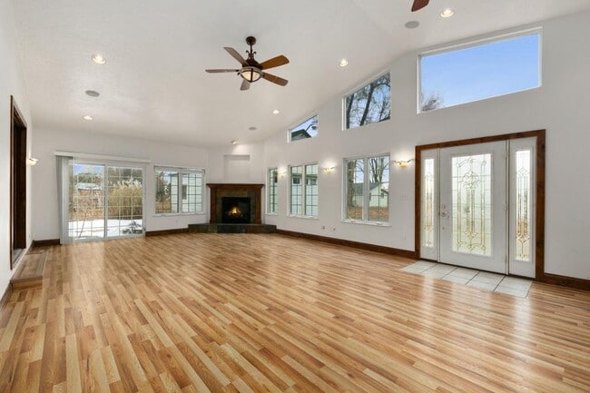 Building Photo - 2856 E 1st St