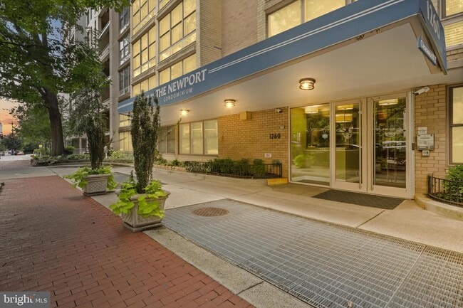 Building Photo - 1260 21st St NW