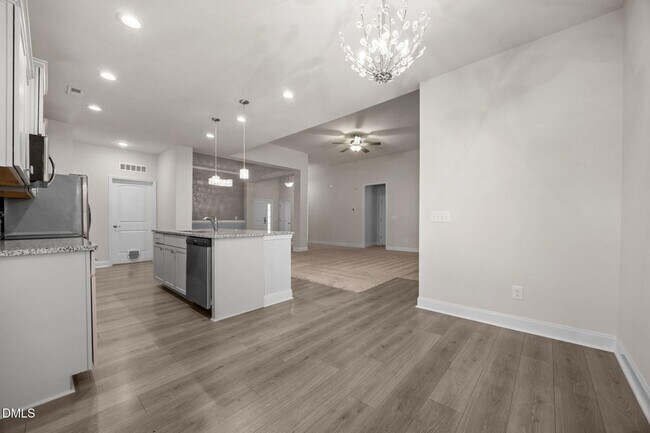 Building Photo - 75 Rolling Waters Ct