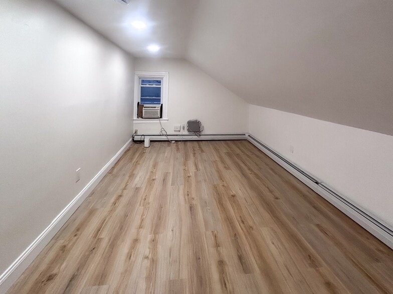 Building Photo - 38 Judith St