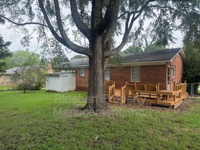 Building Photo - 1570 Marett Blvd