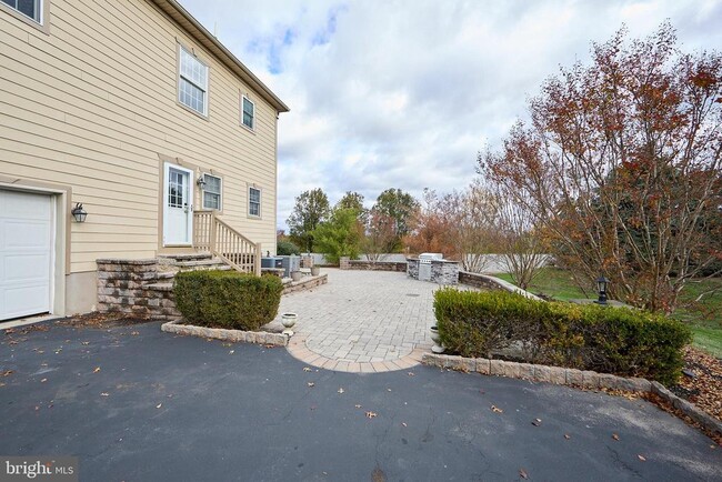 Building Photo - 1401 Hampstead Ct