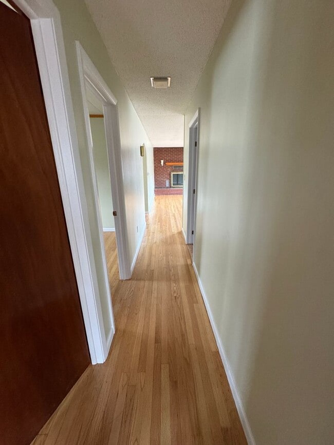 Building Photo - Upgraded 3 Bedroom Home with Garage and Basement