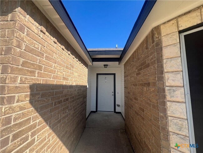 Building Photo - 5504 Holster Dr
