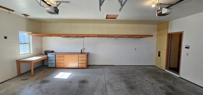 Building Photo - Beautiful 3 Bed 2 Bath One-Level Home Available in Quiet Neighborhood