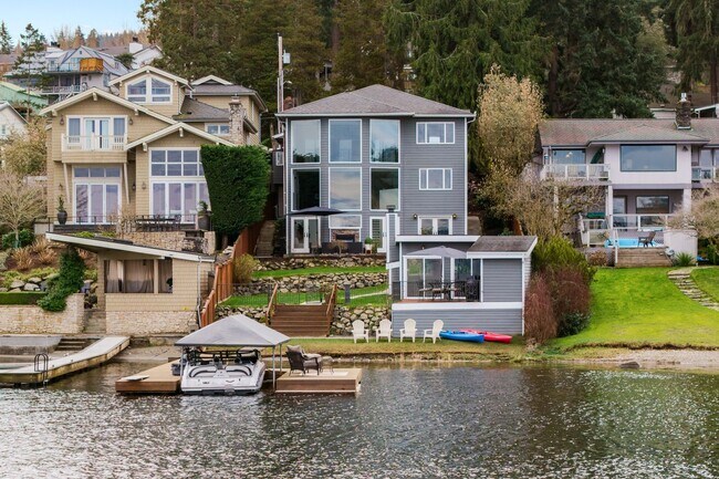 Building Photo - 4Bd/4.75Ba Bellevue Home