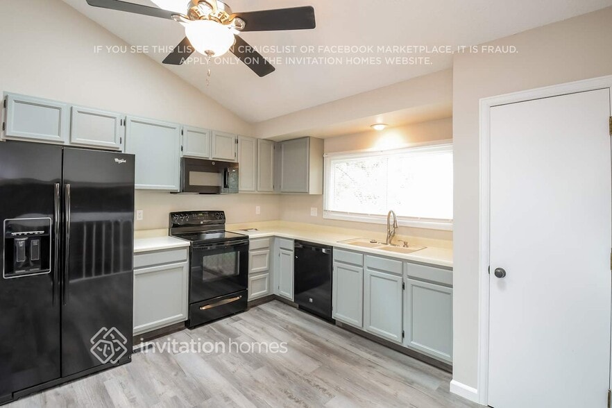 Building Photo - 18233 E Berry Dr