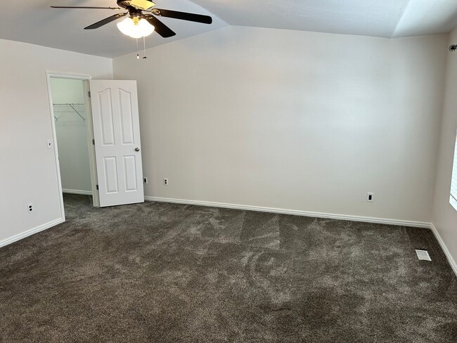 Building Photo - Impressive Remodeled 2 Bed 2 Bath Townhome