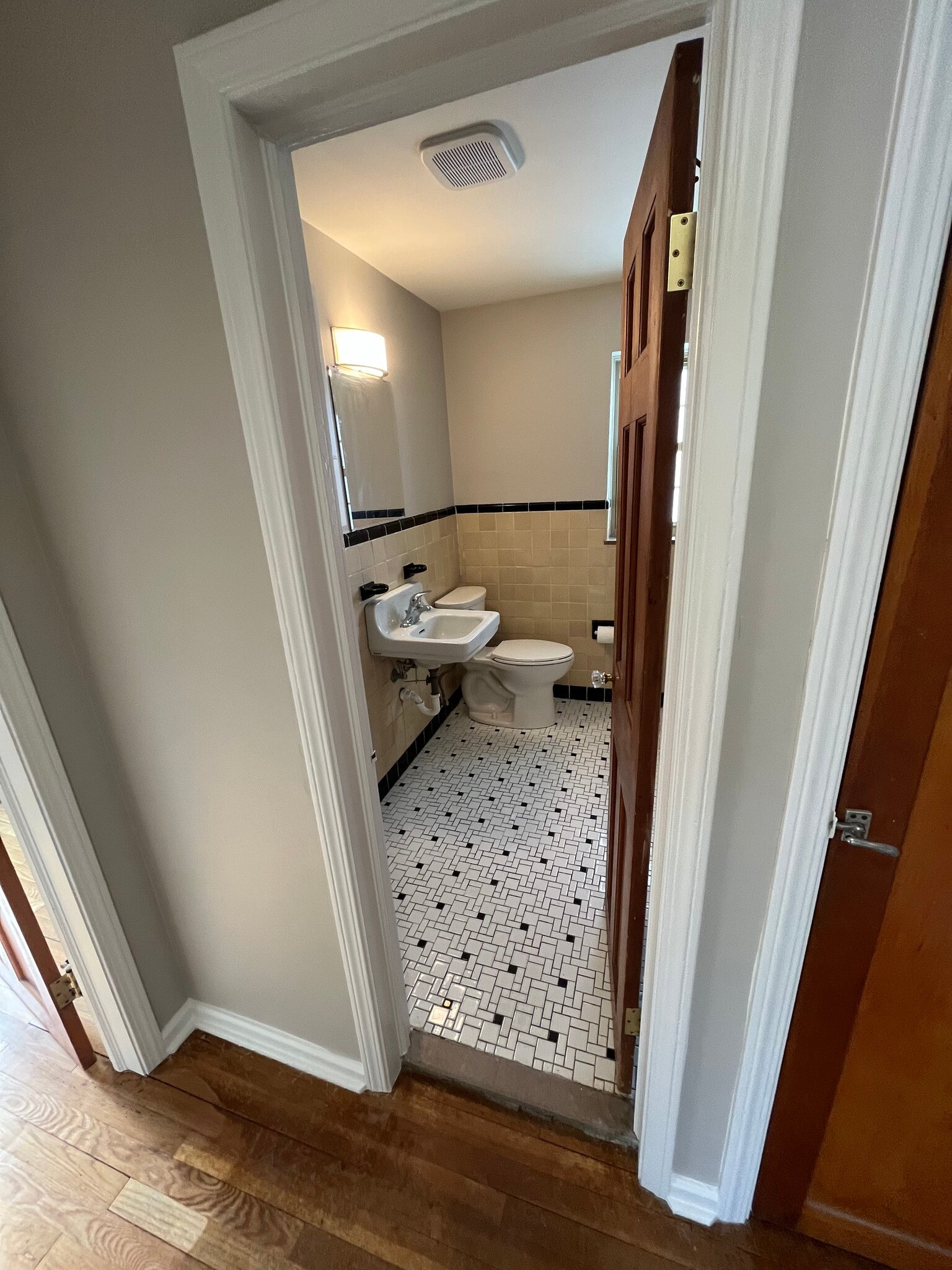 Full bathroom - 270 E 200th St