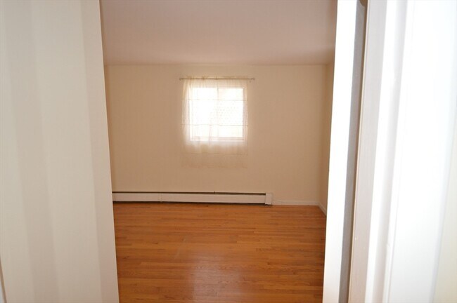 Building Photo - 54 Bryon Rd