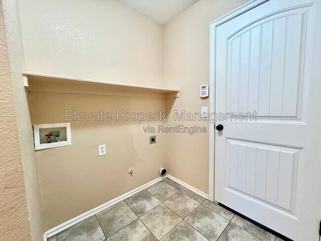 Building Photo - 16405 Otter Dr