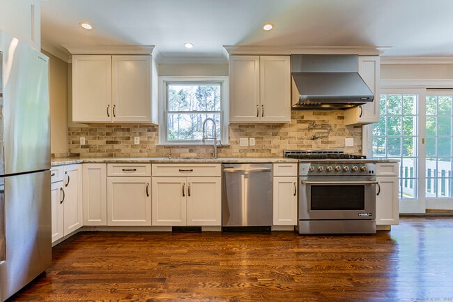 Building Photo - 73 Paschal Dr