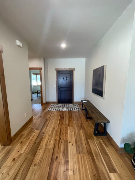 Building Photo - 498 S Badger Trail