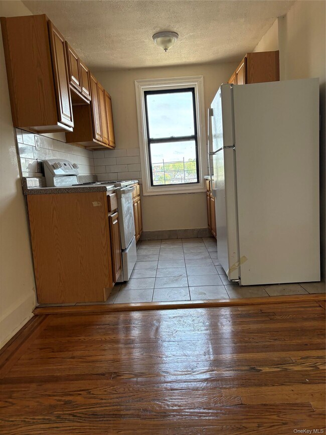 Building Photo - 30 Locust Hill Ave