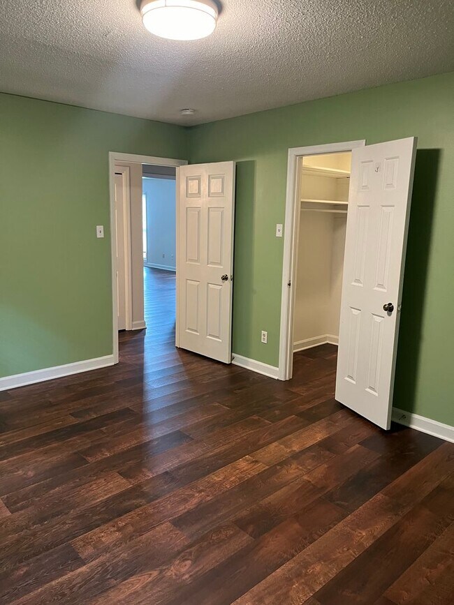 Building Photo - Lovely Two Bedroom in Charlotte!