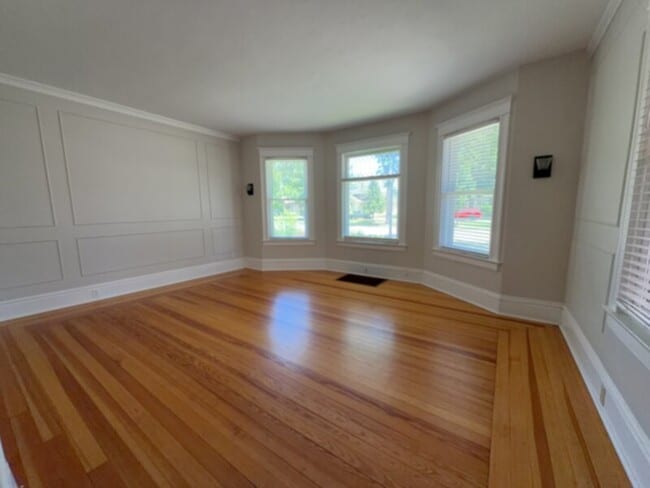 Building Photo - Beautiful and stately Victorian house in the awesome Old North End.