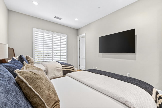 Building Photo - 55120 Autumn Valley Ct