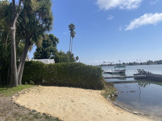 Building Photo - 124 Montego Key