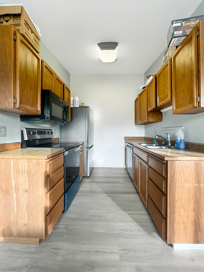 Building Photo - 221 McCarrey St