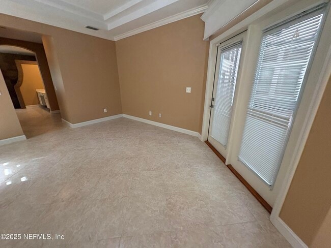 Building Photo - 585 Golden Links Dr