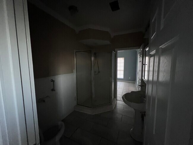 Building Photo - 218 E Haven Rd