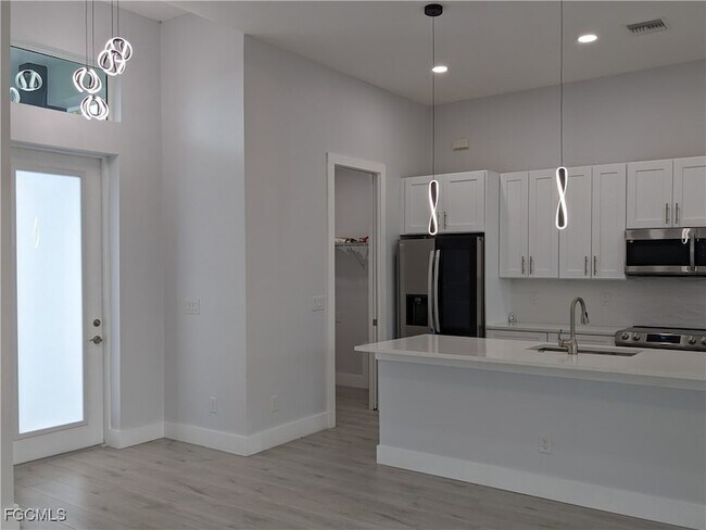 Building Photo - 3027 SW 16th Pl