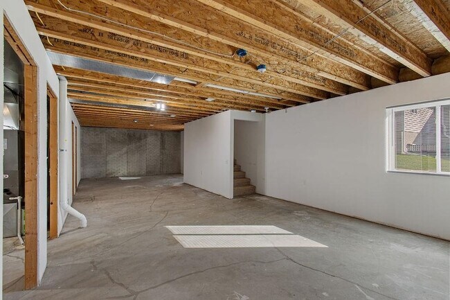 Building Photo - 112 N 5th St