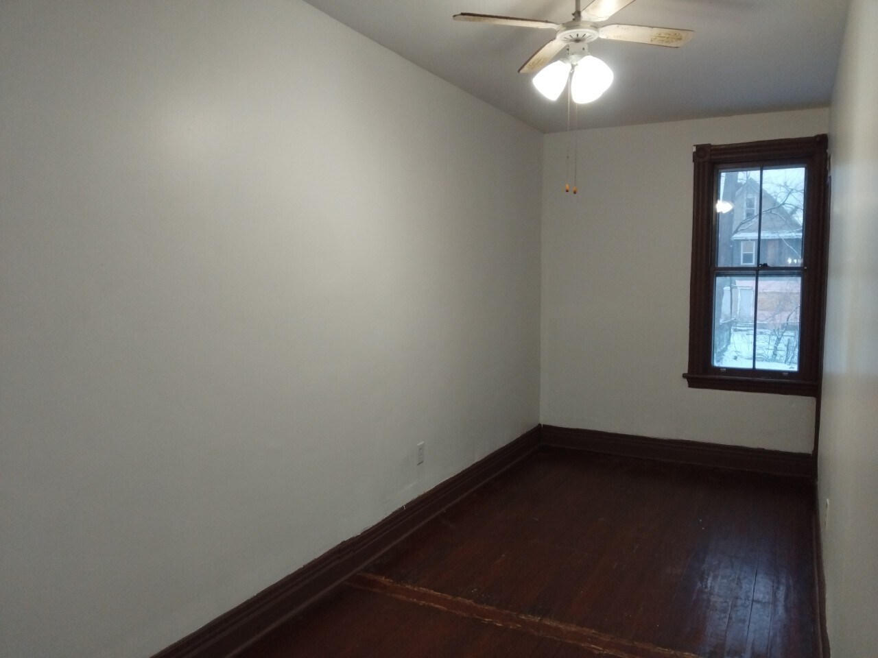 Building Photo - 593 3rd St