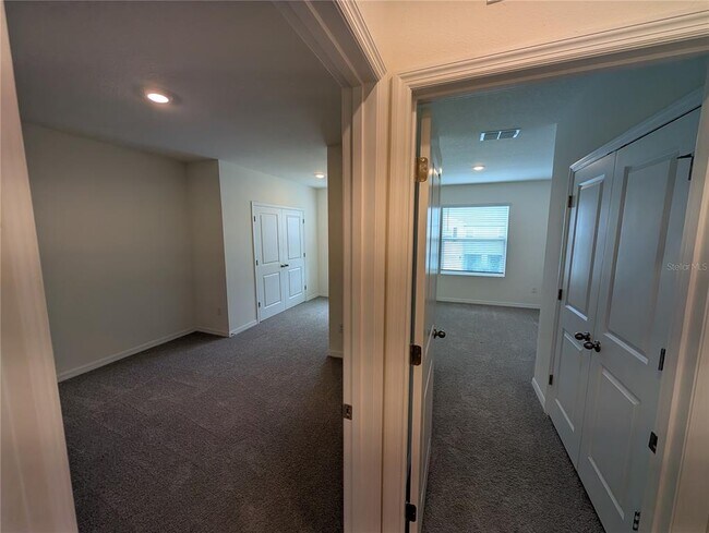 Building Photo - 11154 Crescent Deer Dr