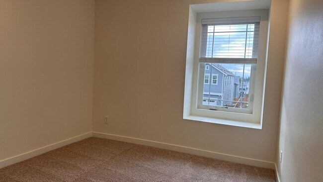 Building Photo - 4993 88th Dr NE