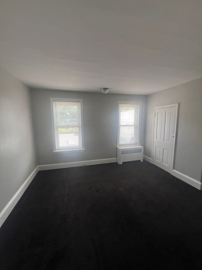 Building Photo - Bright 2-Bedroom with Spacious Bath & Priv...