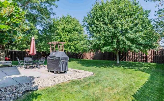 Building Photo - Stunning 4 Bedroom Elkhorn Home!!