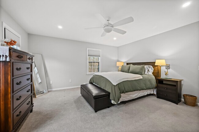 Building Photo - 395 Thayer Pond Rd