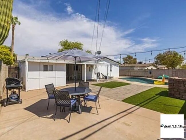 Building Photo - Charming 3bedroom house