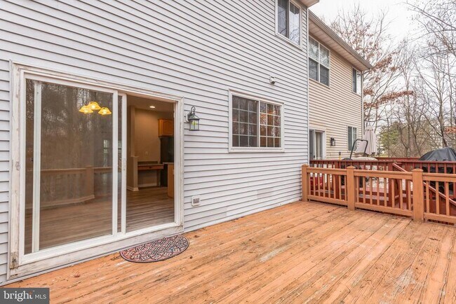 Building Photo - 2602 Streamview Dr