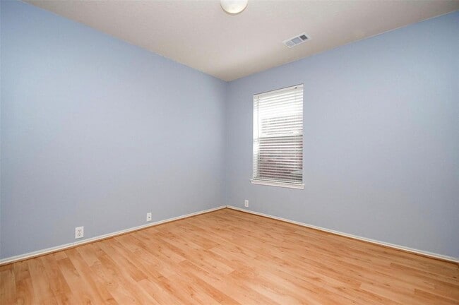 Building Photo - 6003 Baldwin Elm St