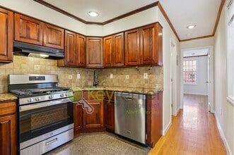 Building Photo - 2BR Apartment in The Heights – In-Unit Lau...