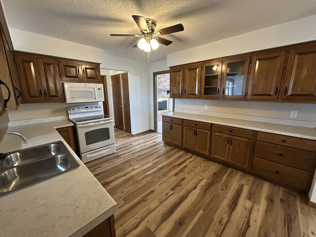 Building Photo - 902 S 17th St