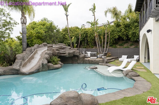 Building Photo - 5861 Ridgebrook Dr