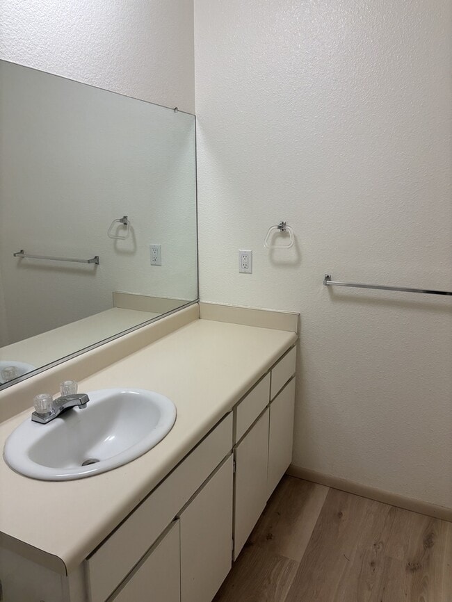 Building Photo - 230 Ventanas Ave